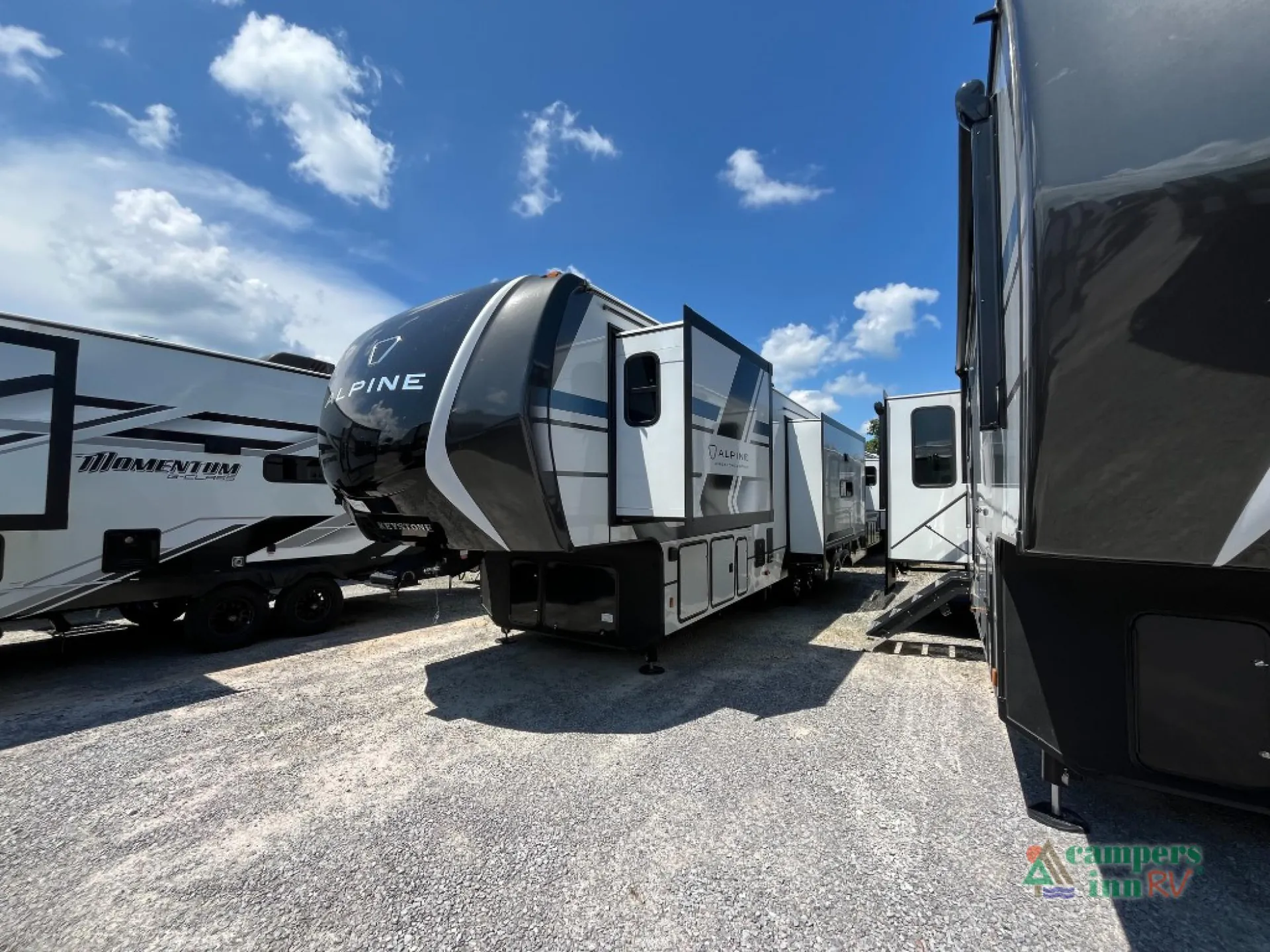 2026 Keystone Avalanche 321RL - Photo 4
