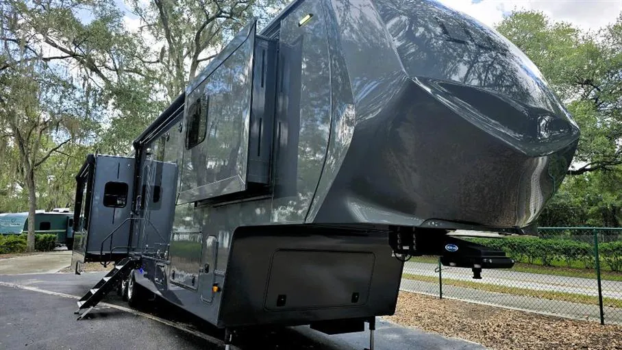 2023 Luxe Elite 42MD - Photo 3