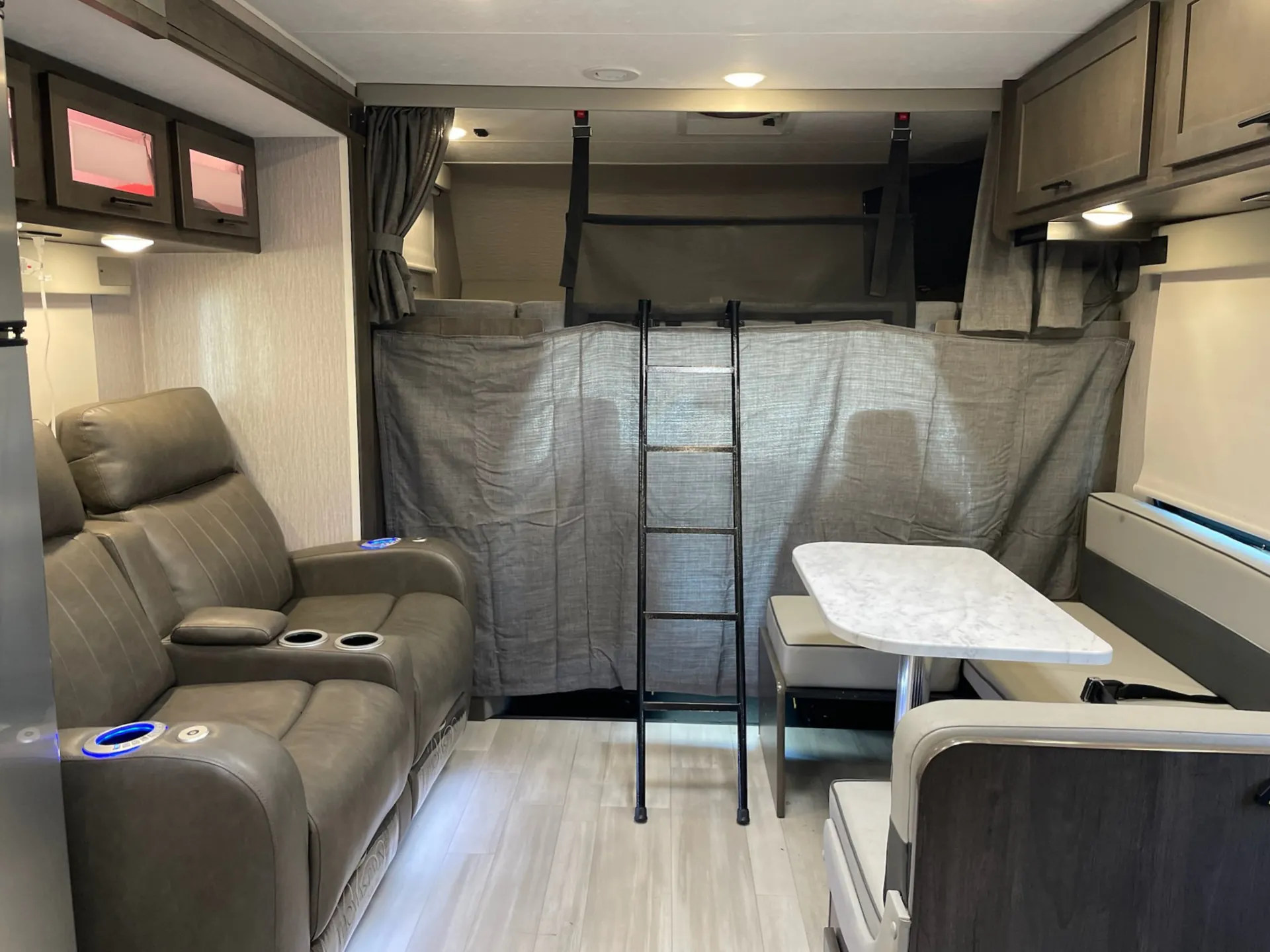 2022 Coachmen Leprechaun Premier 260DS - Photo 4