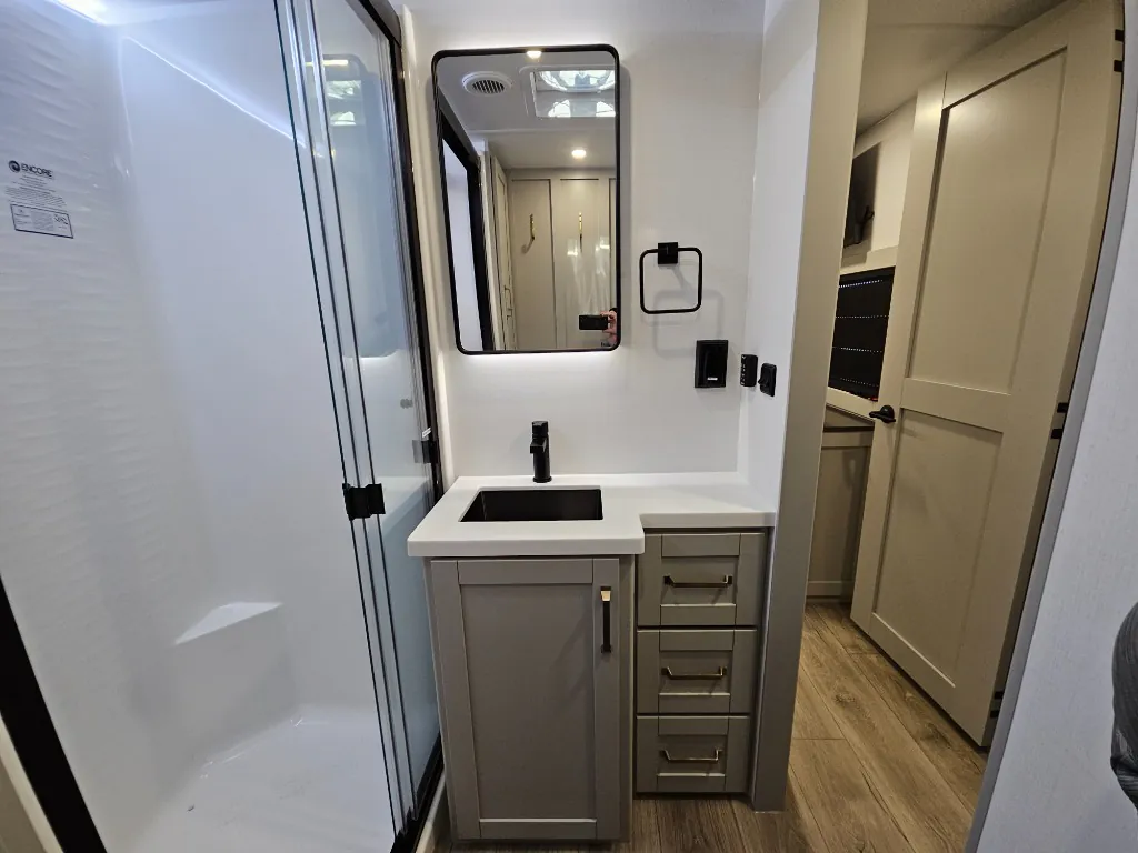 2026 Brinkley Model Z 3515, Bathroom photo 4