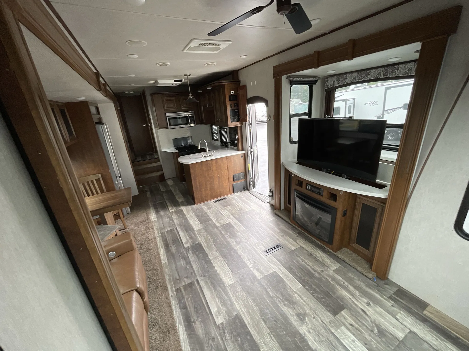 2019 Heartland Bighorn Traveler 32CK — living area main