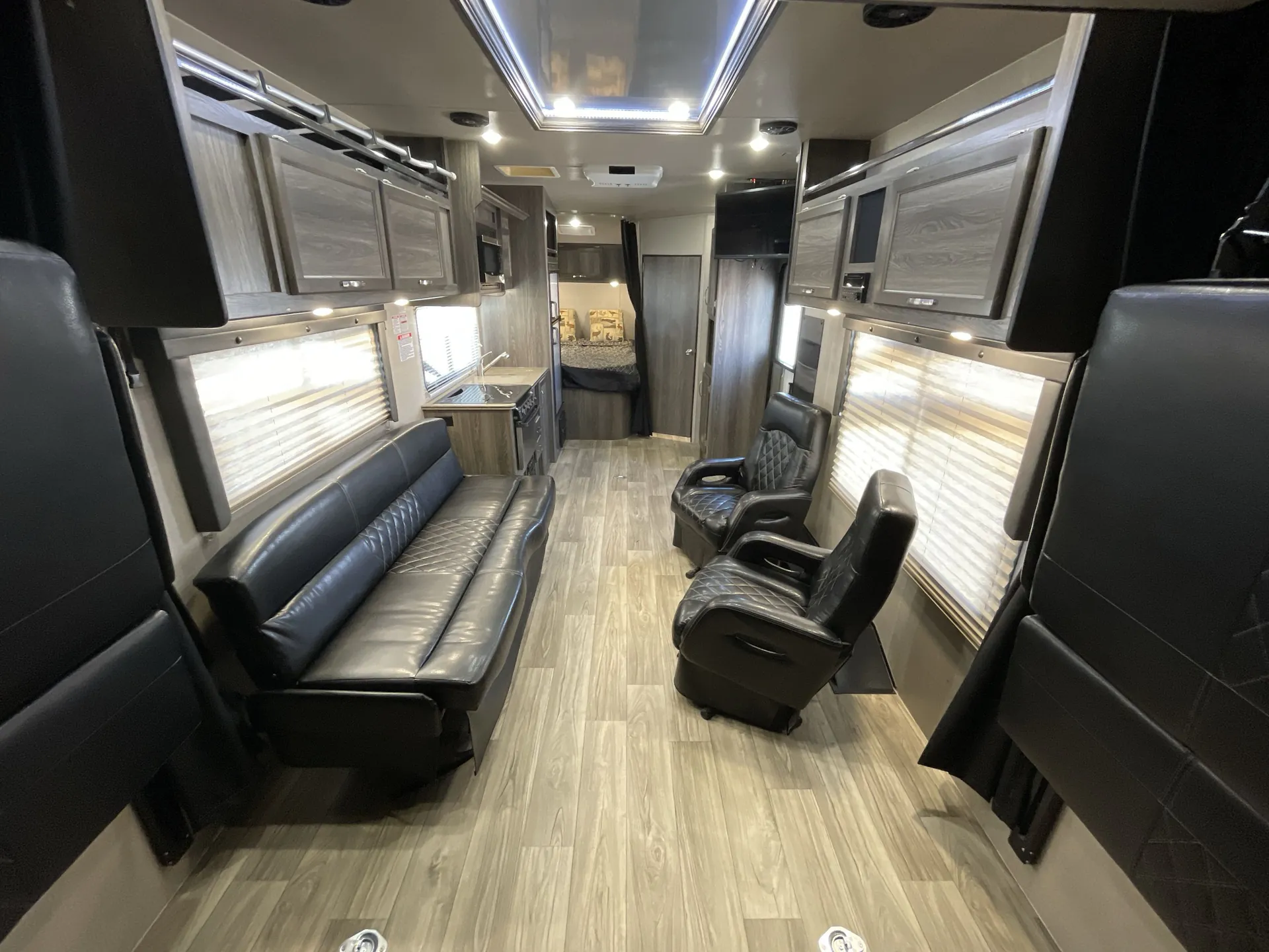 2019 Genesis Supreme Genesis 23SS — living area main