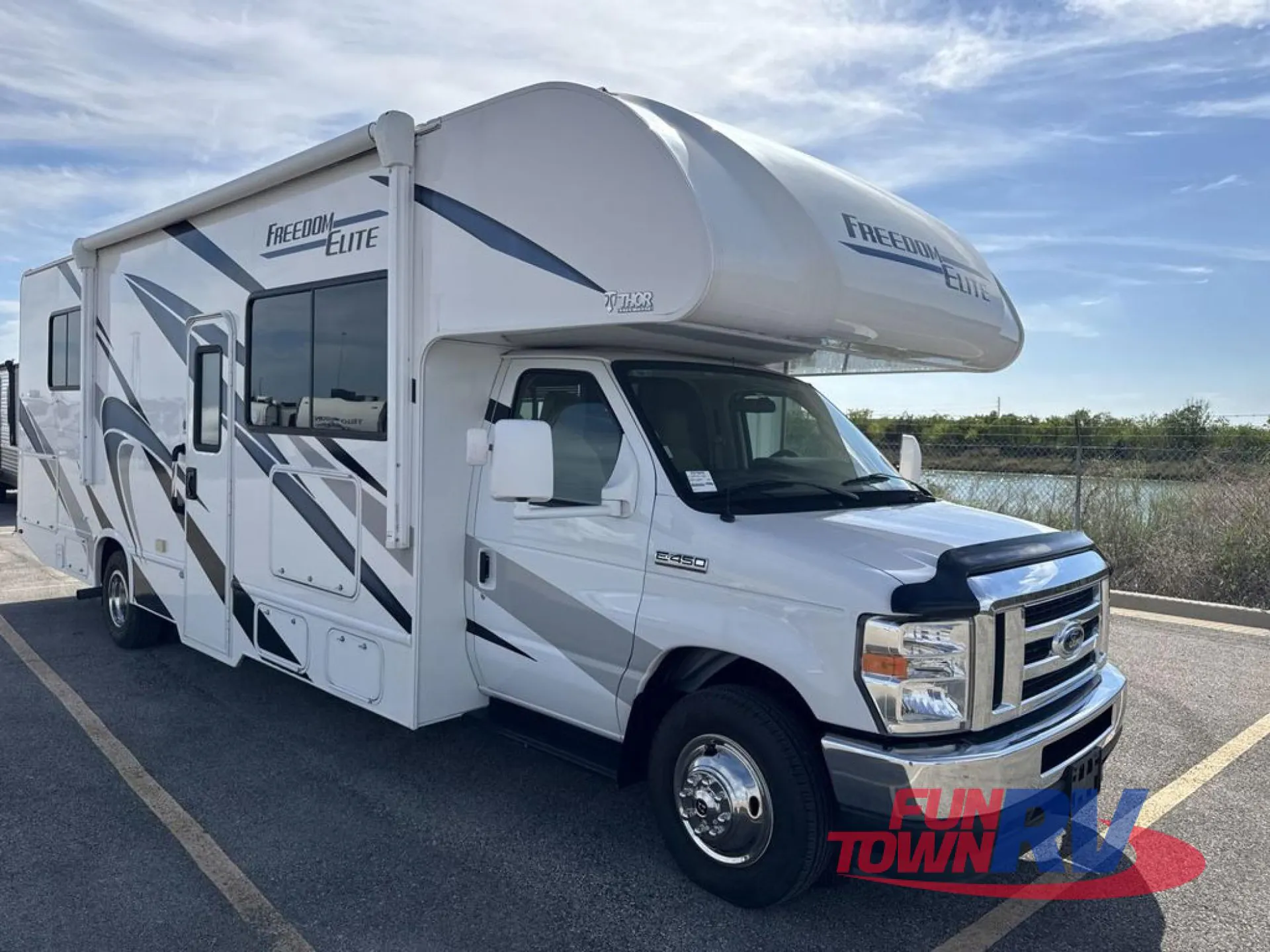 2023 Thor Motor Coach Freedom Elite 28HE - Photo 2