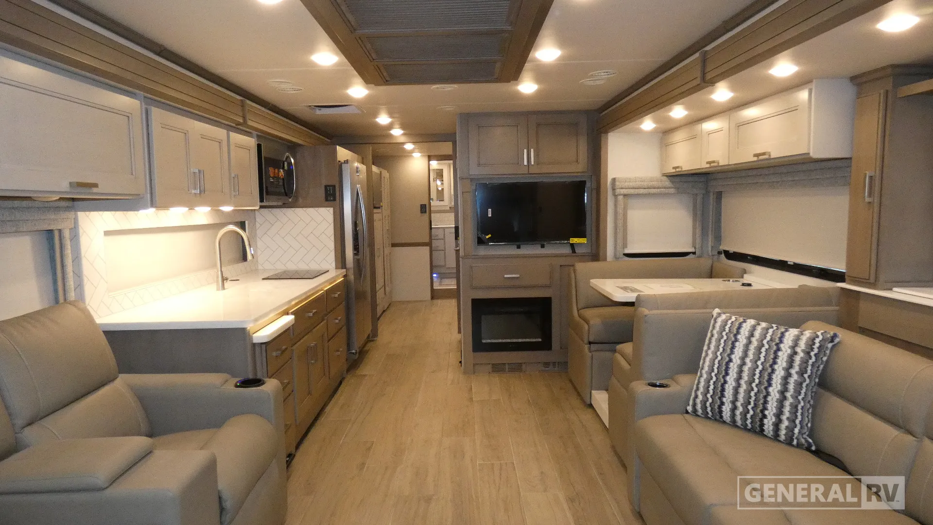 2026 Thor Motor Coach Aria 3901 - Photo 3