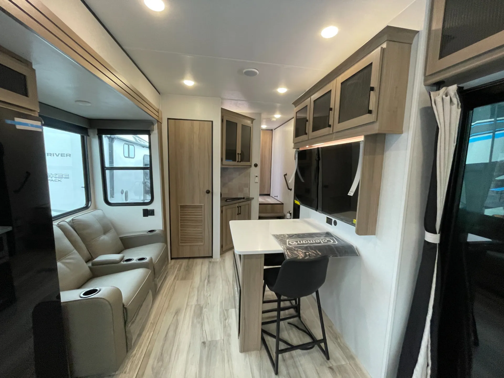 2026 Keystone Coleman Legacy 2800SUNDECK - Photo 4