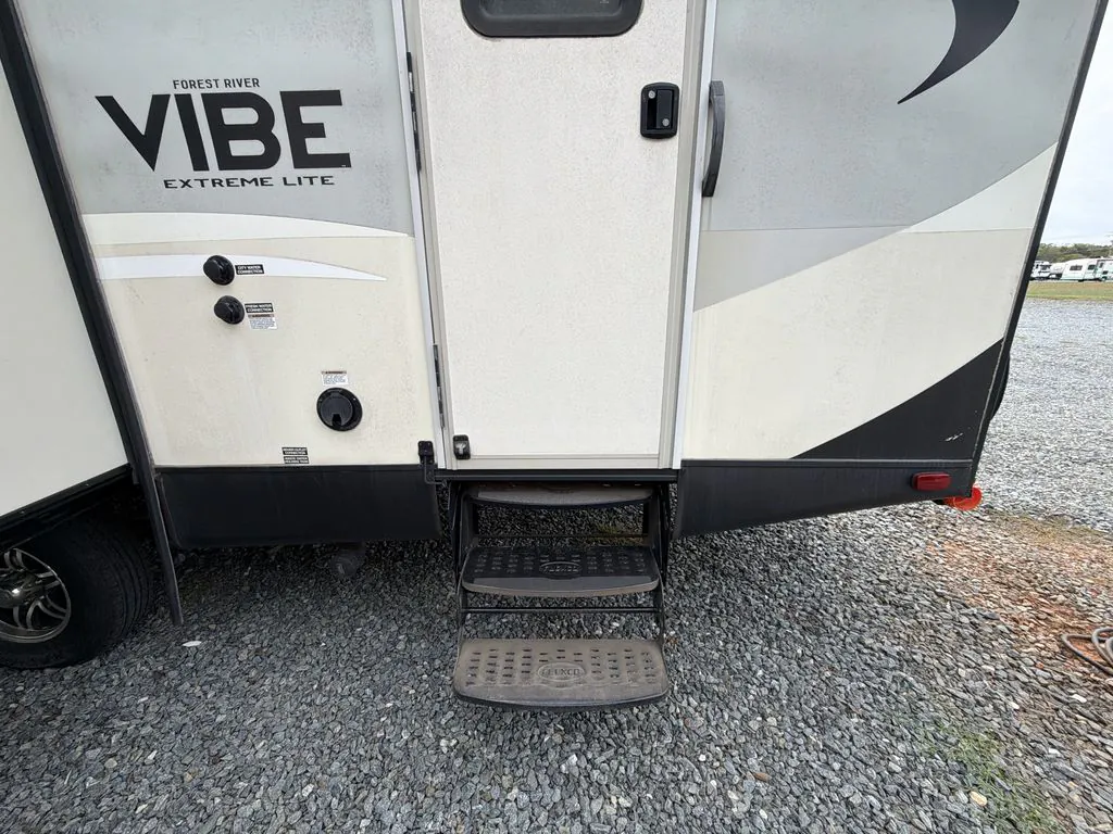 2016 Forest River Vibe 272BHS — Photo 7