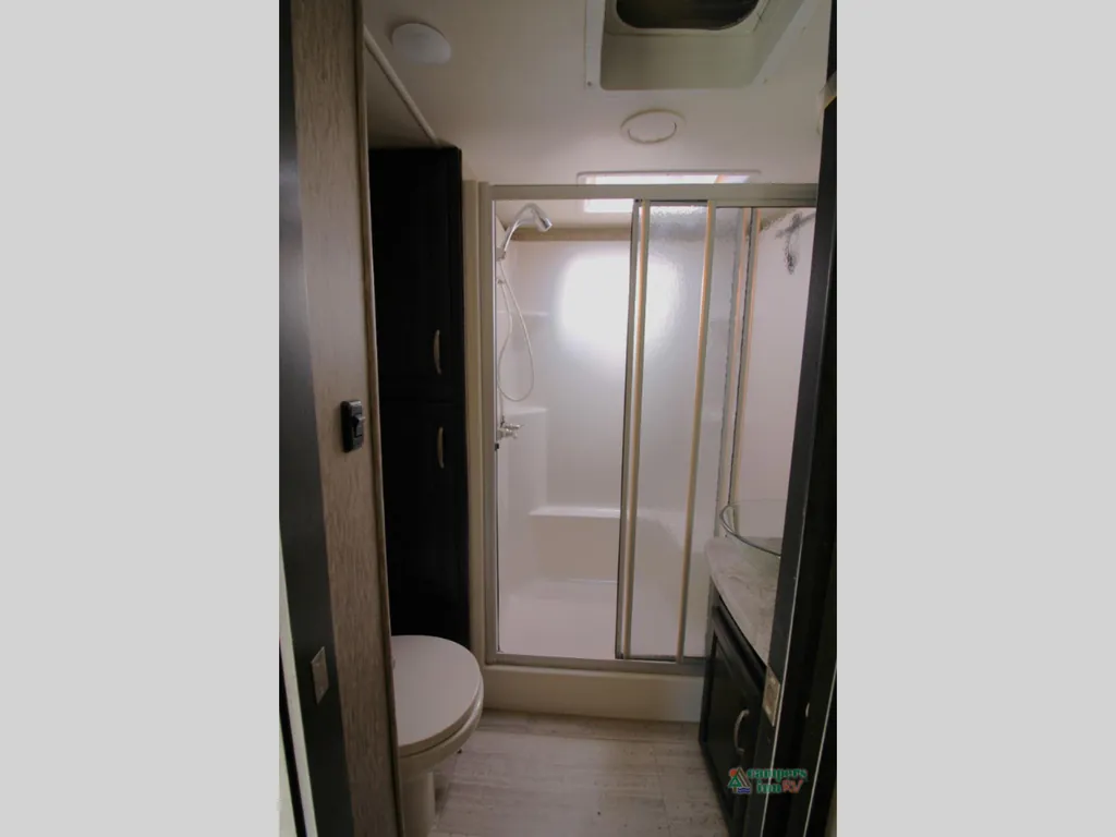 2016 Grand Design Momentum 380TH, Photos photo 78