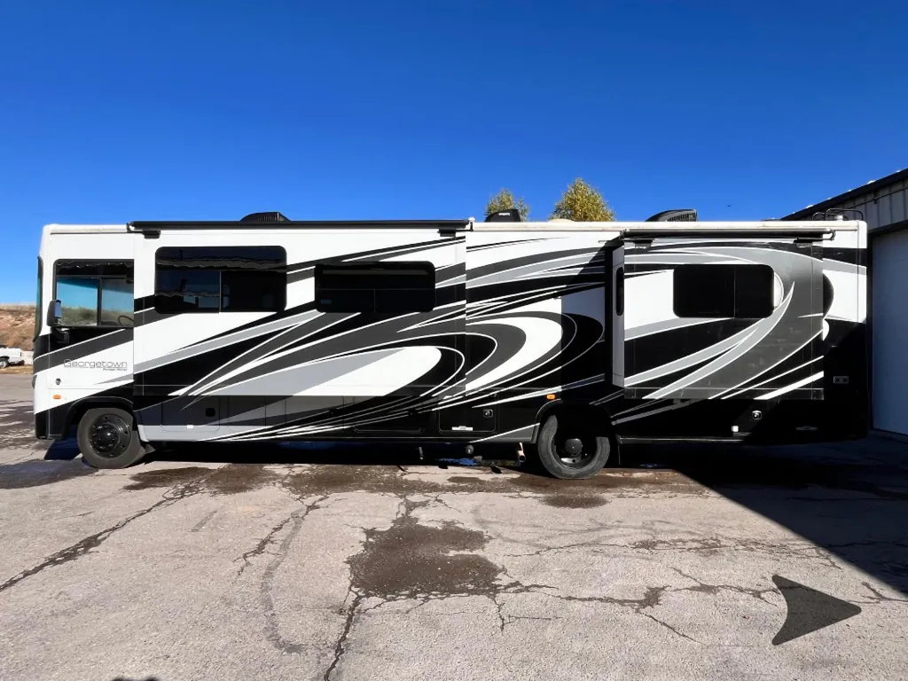 2017 Forest River Georgetown 364TS, Photos photo 4