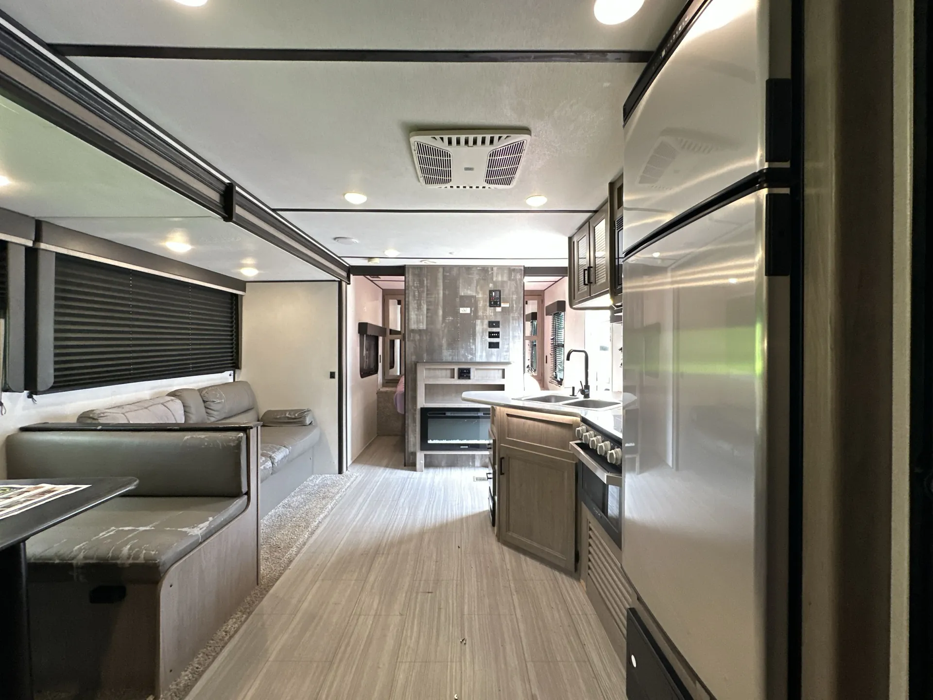 2021 Keystone Hideout 272BH — living area main