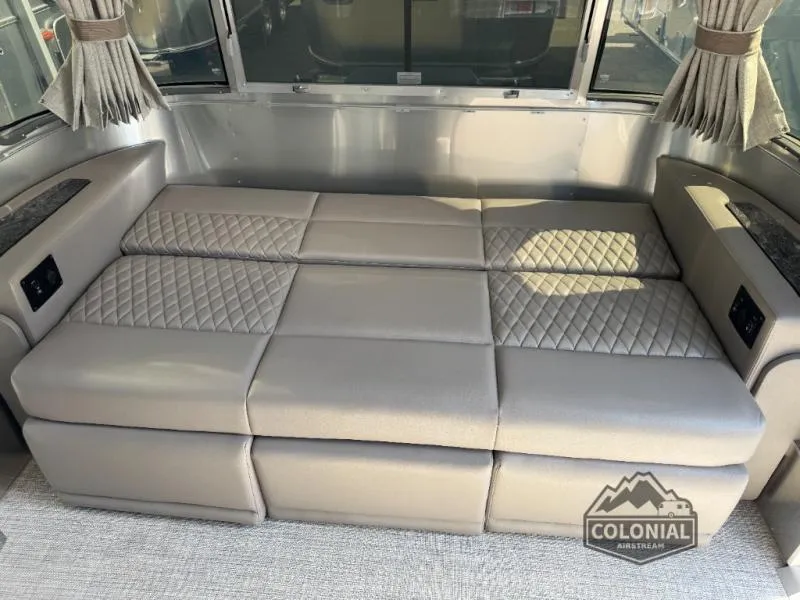 2026 Airstream Classic 28RB - Photo 3