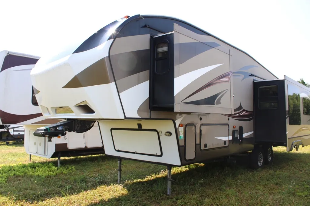 2015 Keystone Cougar 303RLS - Photo 3