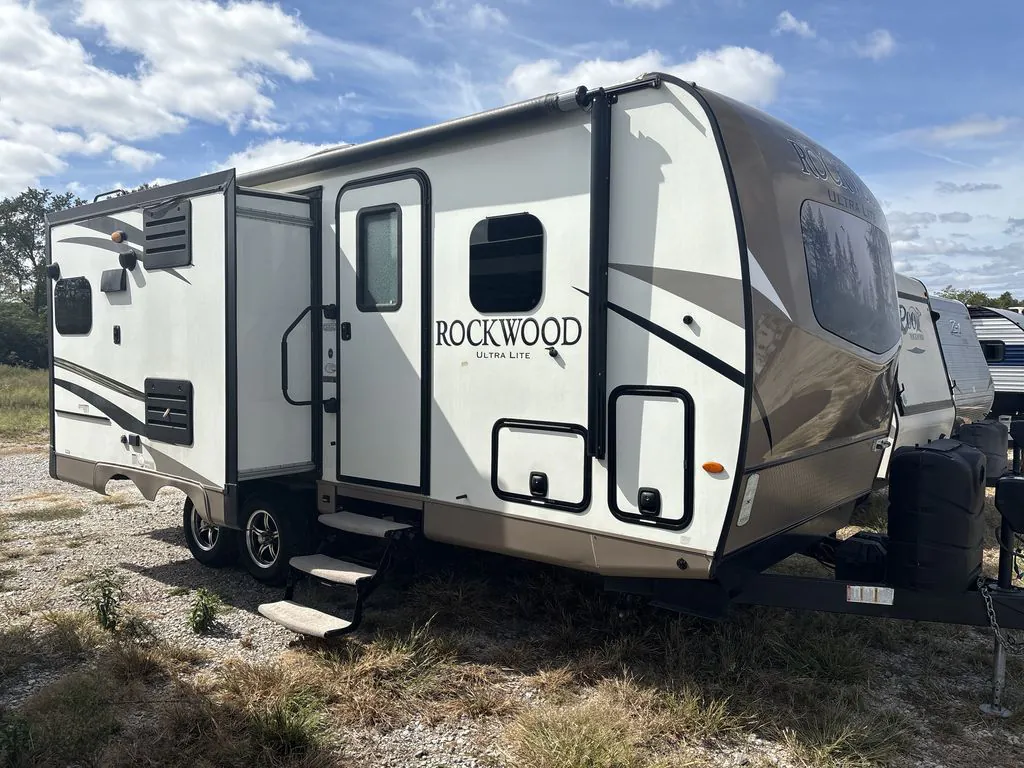 2018 Forest River Rockwood Ultra Lite 2304DS - Photo 2