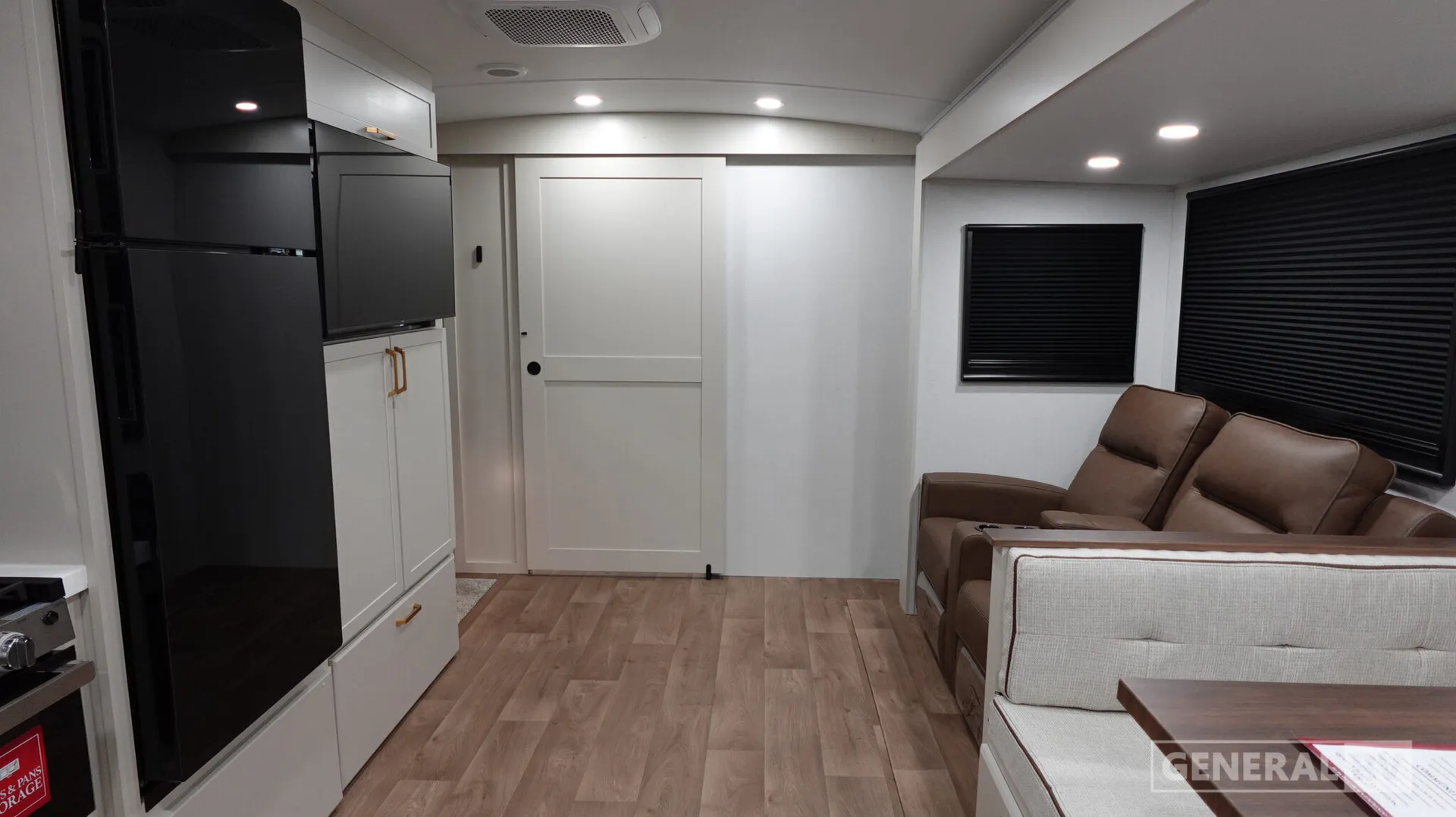 2027 Grand Design Imagine 2600RB - Photo 3