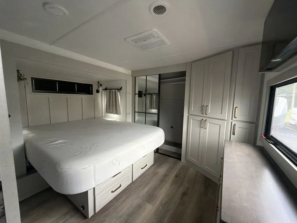2025 Brinkley Model G 3950, Photos photo 14