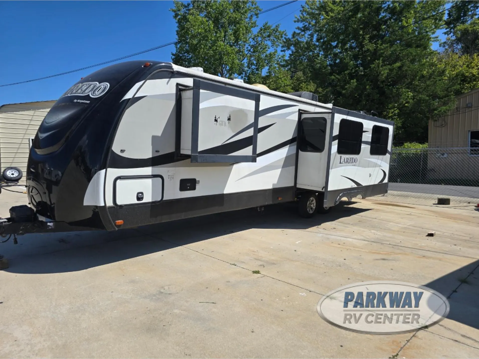 2016 Keystone Laredo 294RK - Photo 3