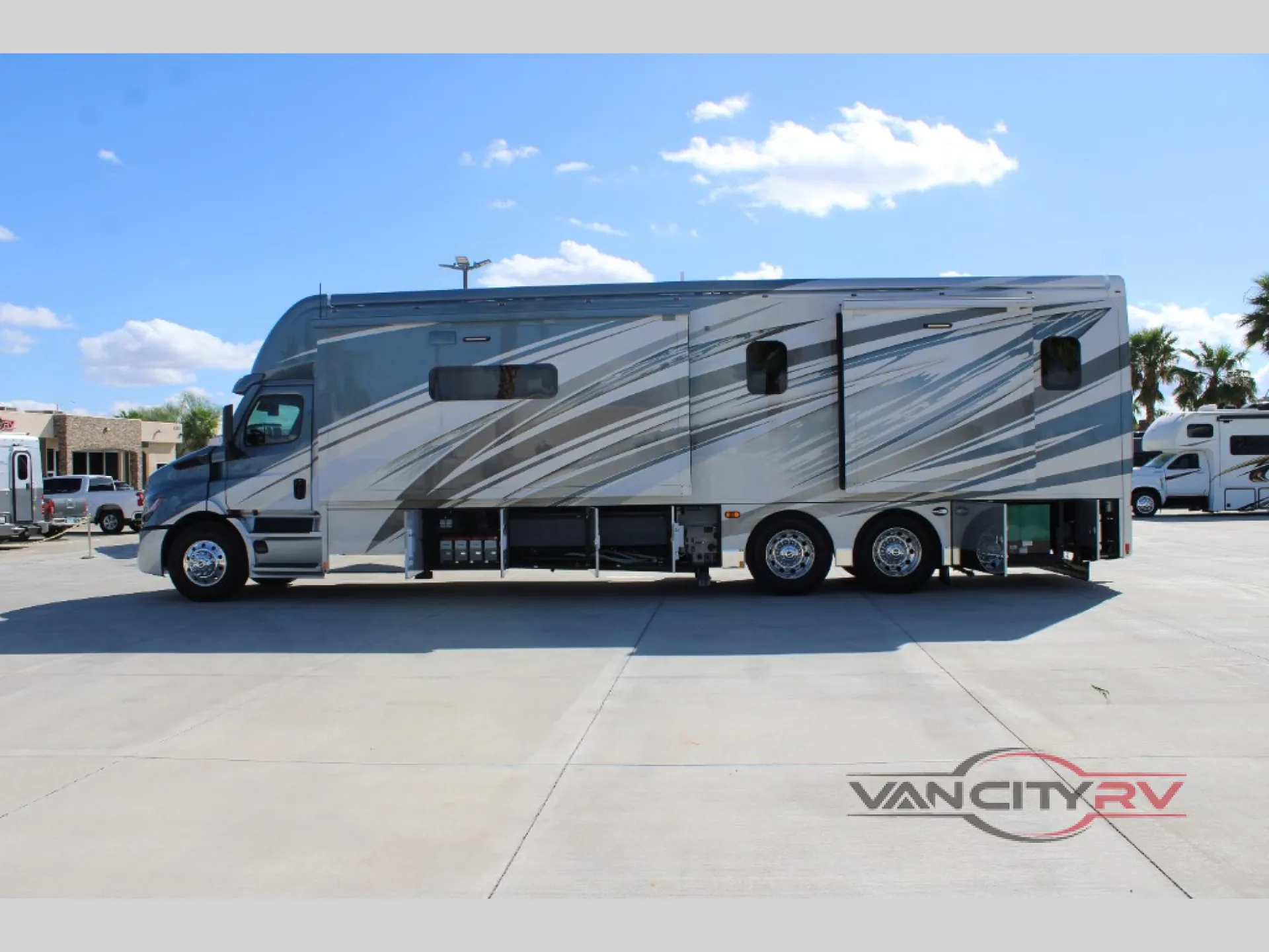 2027 Renegade RV XL 43DB - Photo 4