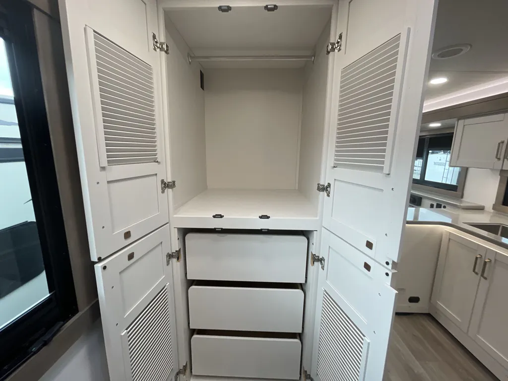 2027 Entegra Coach Vision XL 36C, Photos photo 31
