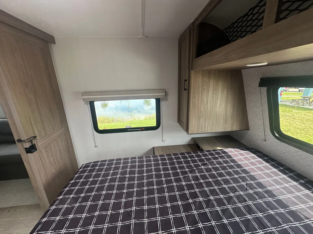 2026 Coachmen Freedom Express Select 30SE, Photos photo 52