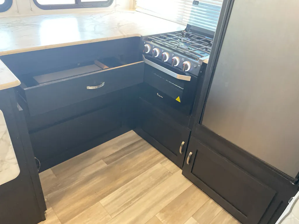 2023 Coachmen Freedom Express Ultra Lite 274RKS, Photos photo 12