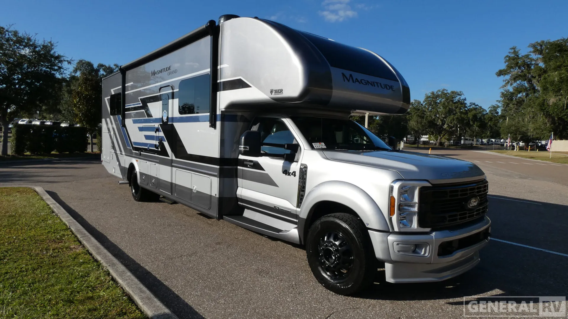 2026 Thor Motor Coach Magnitude Grand L35 - Photo 2