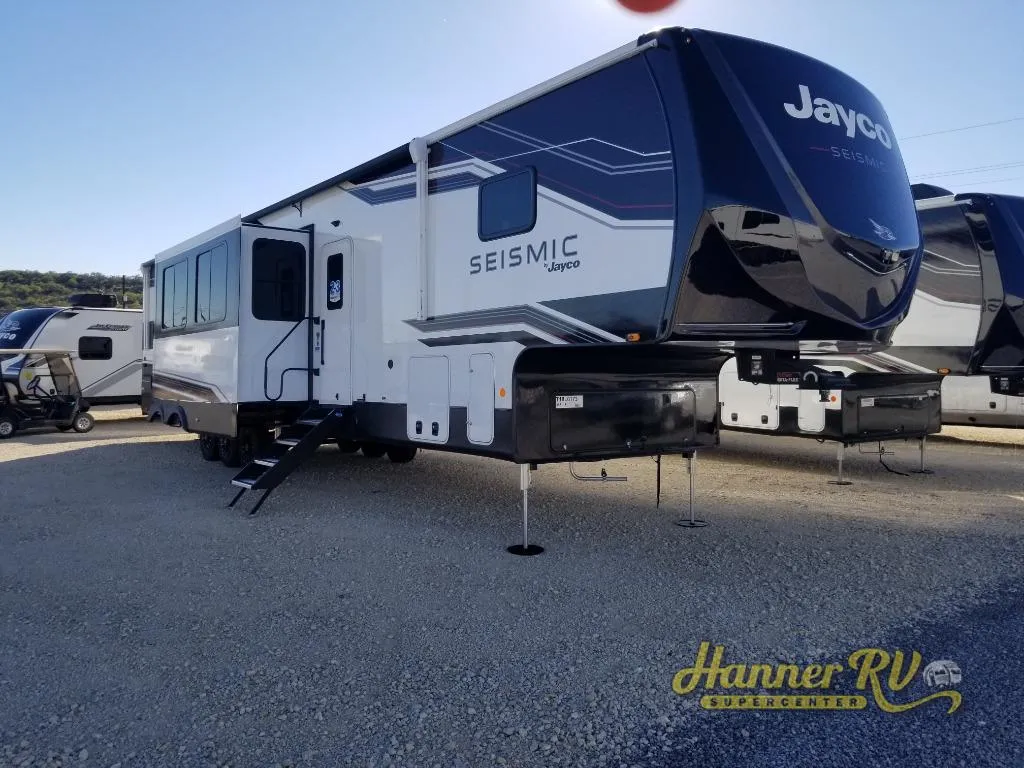2026 Jayco Seismic 395 - Photo 2