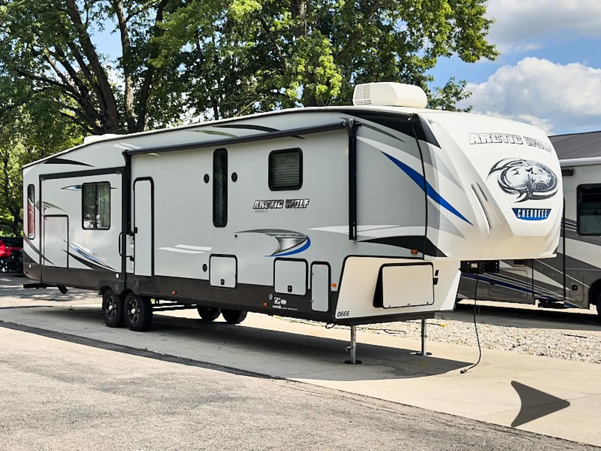 2021 Forest River Cherokee Arctic Wolf 3660 SUITE - Photo 2
