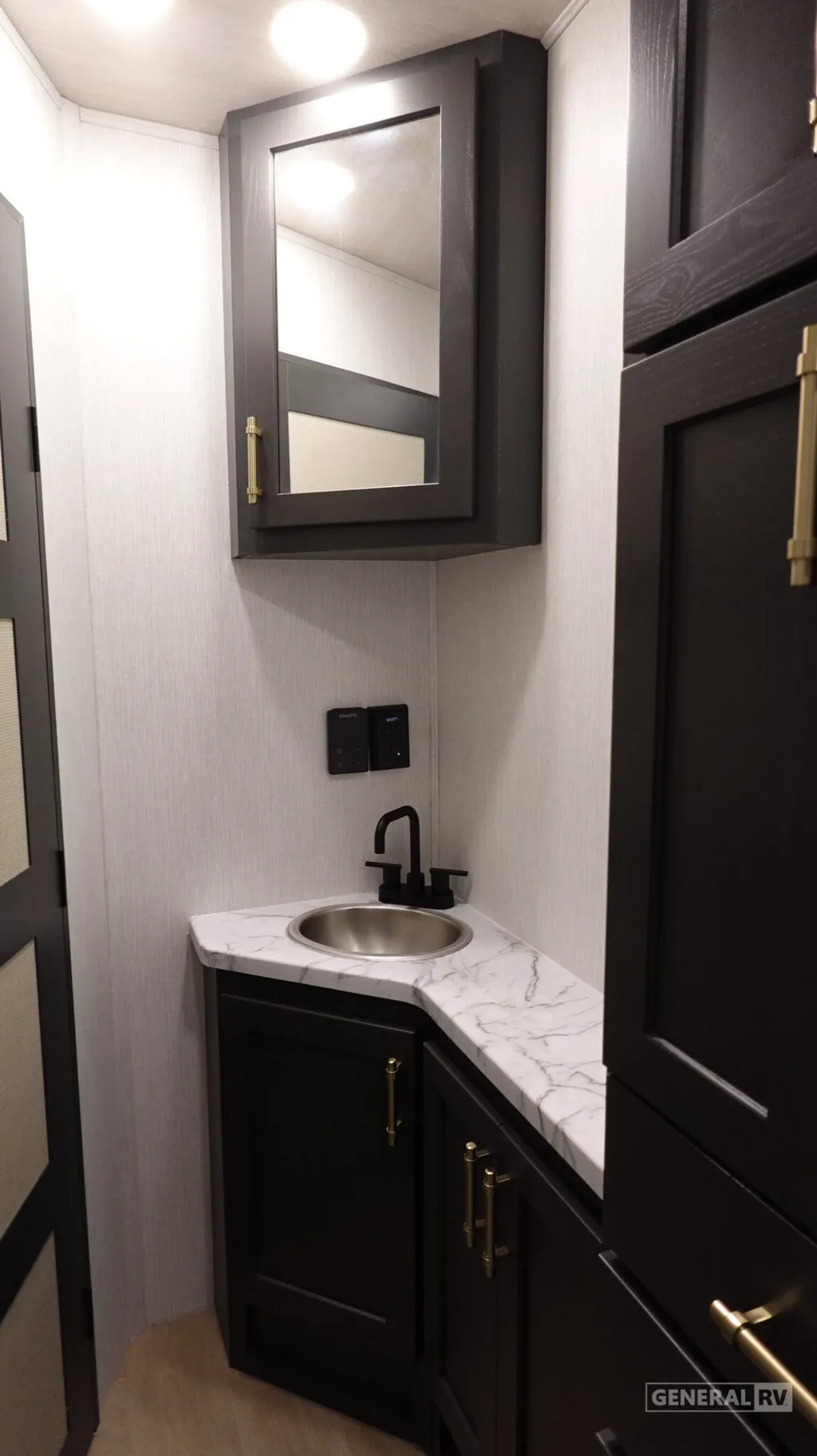 2027 NeXus RV Maximus 34MX, Photos photo 22