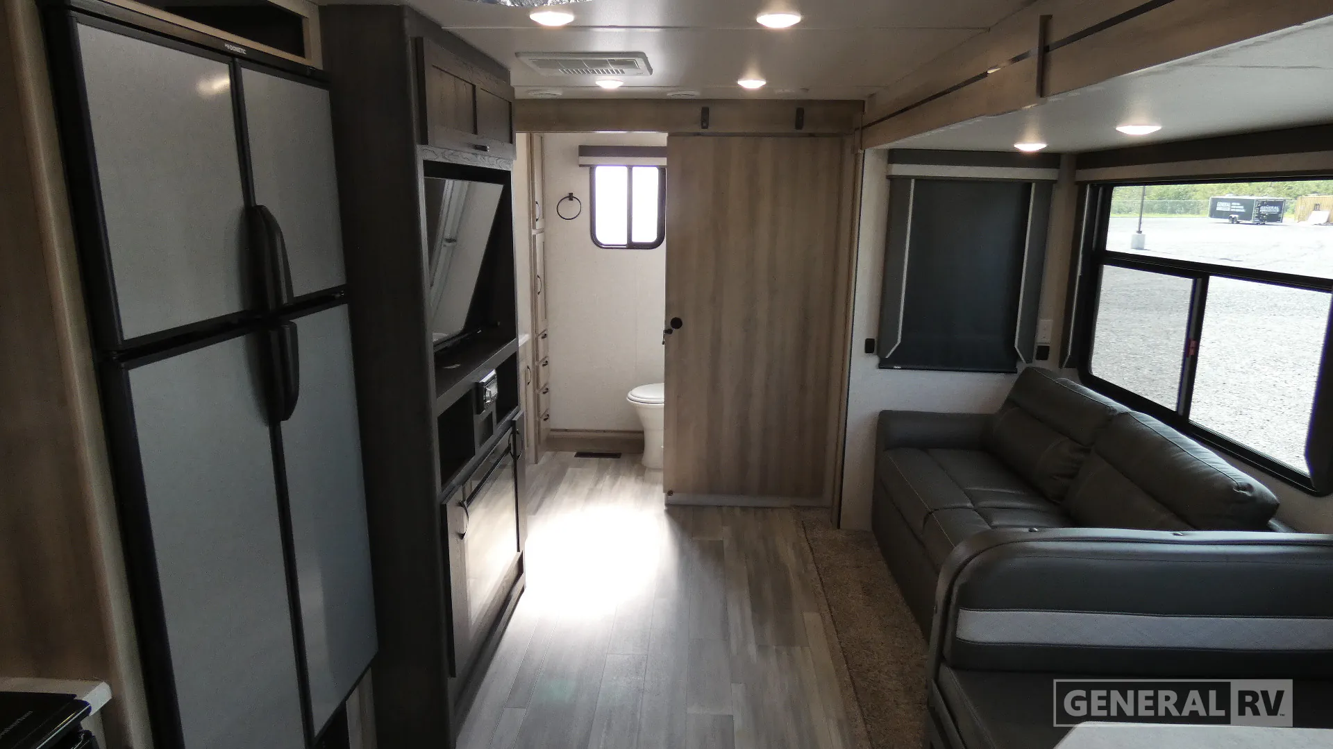 2021 Winnebago Voyage 2831RB - Photo 3