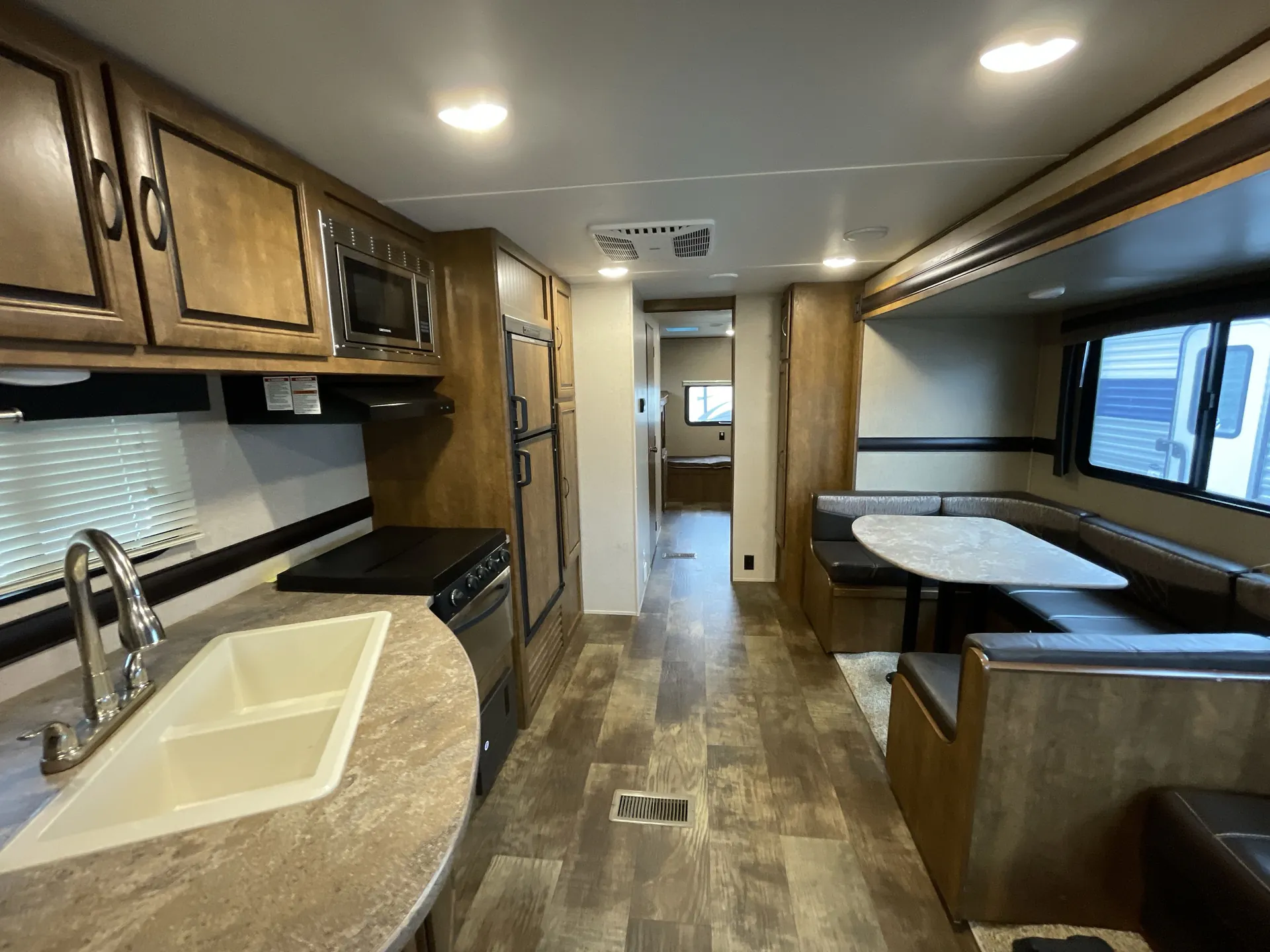 2018 CrossRoads Zinger 328SB — living area main