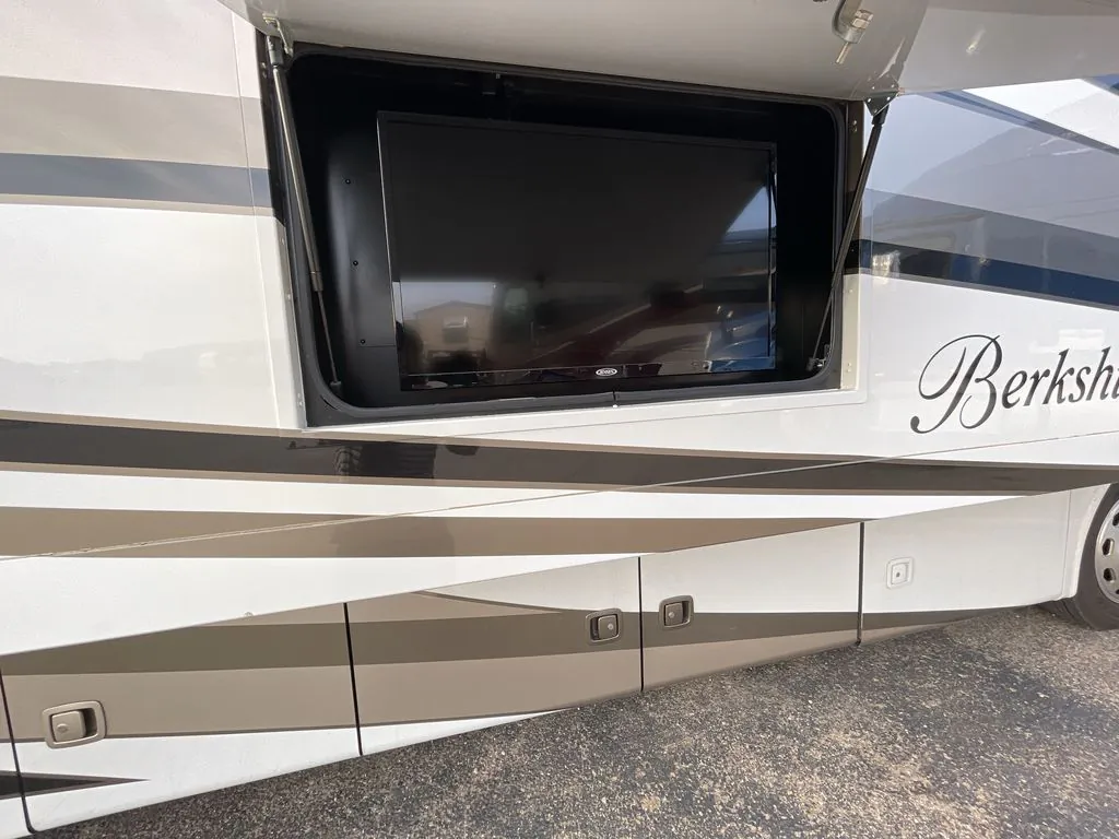2016 Forest River Berkshire 38A - Photo 4
