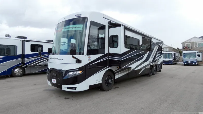 2026 Newmar Mountain Aire 4118 - Photo 2