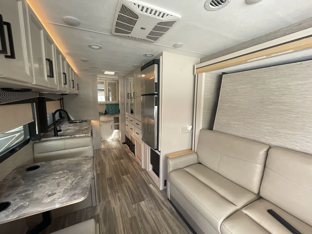 2022 Thor Motor Coach Axis 24.3, Photos photo 2