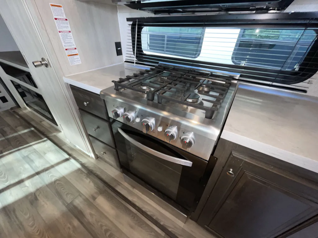 2022 Forest River Cardinal Luxury 380RLX, Photos photo 10