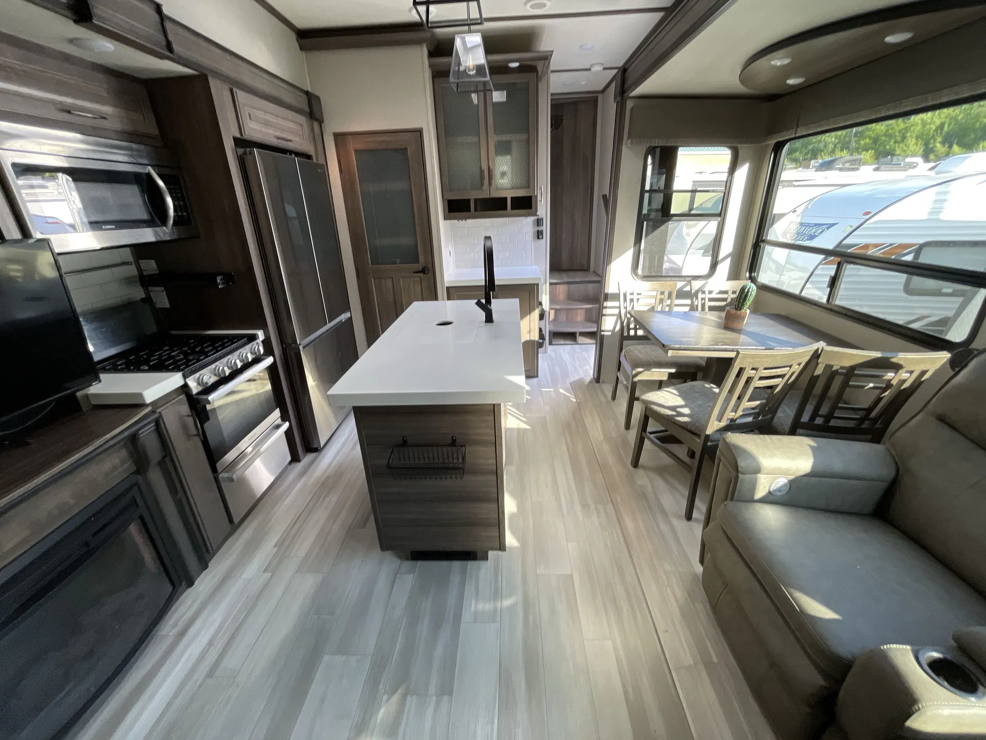 2022 Keystone Montana 3901RK — living area main