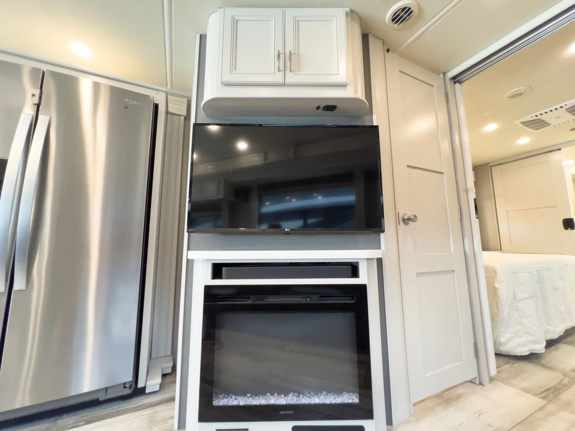 2022 Holiday Rambler Endeavor 38K dealer photo 6 from La Mesa RV Center