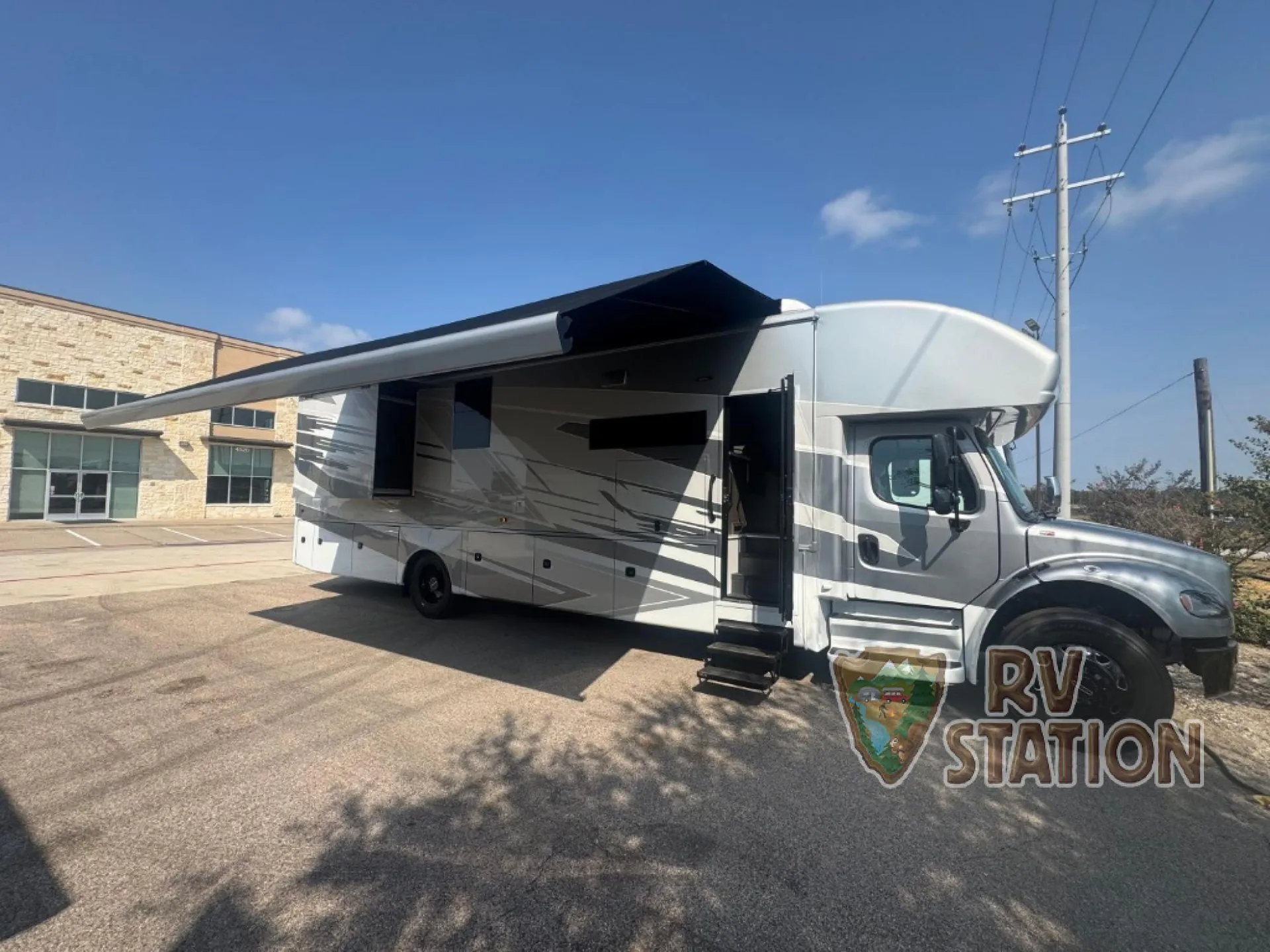 2027 Jayco Seneca Prestige 37K dealer photo 1 from RV Station