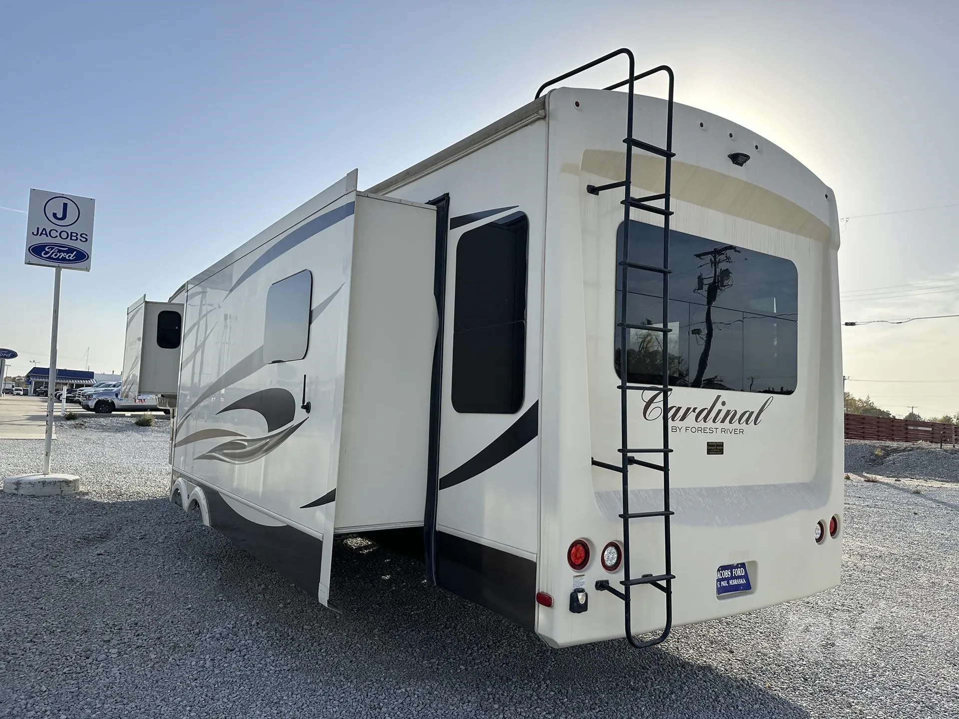 2017 Forest River Cardinal 3456RL — Photo 5
