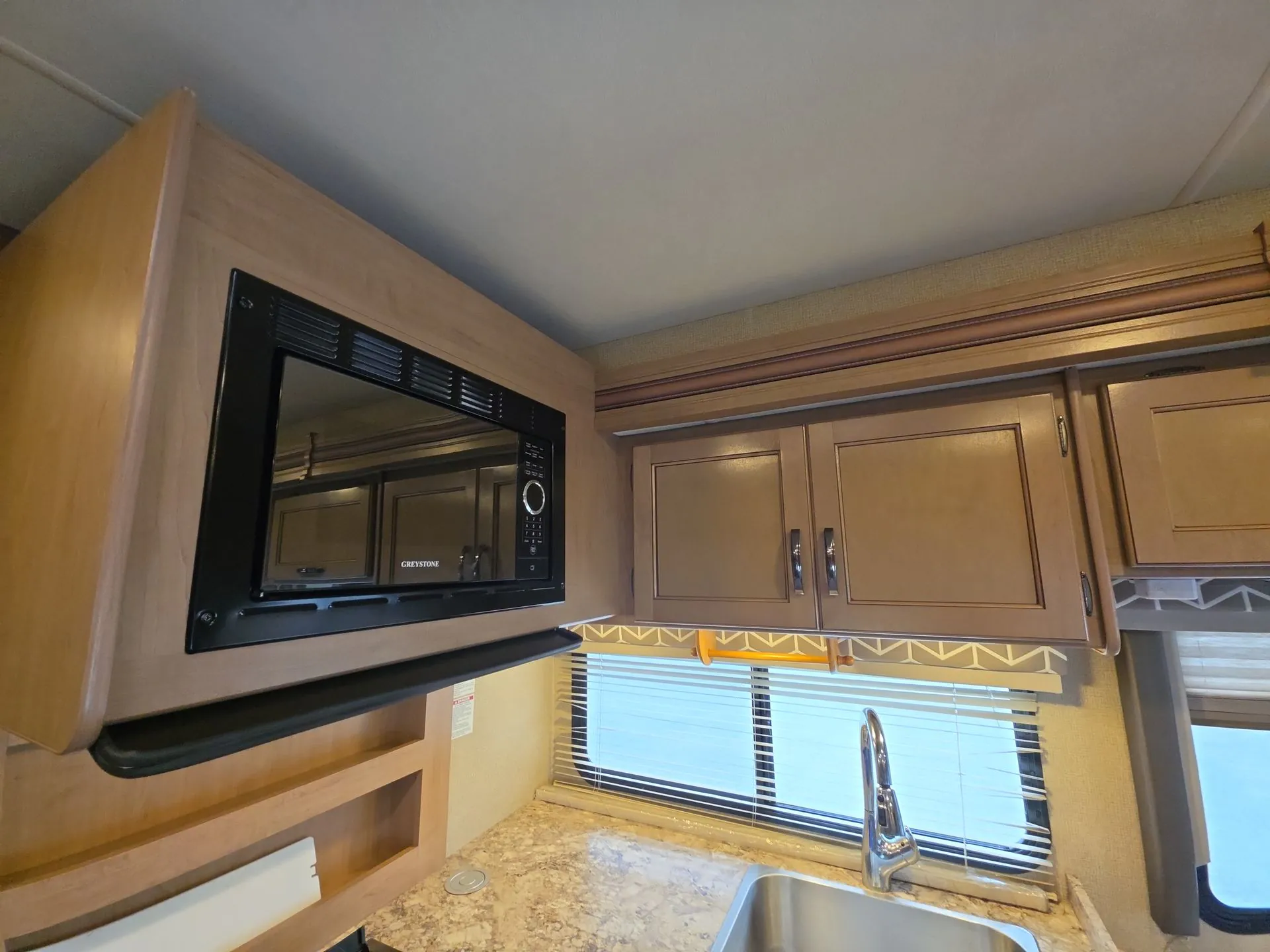 2019 Thor Motor Coach Daybreak 30DB - Photo 3