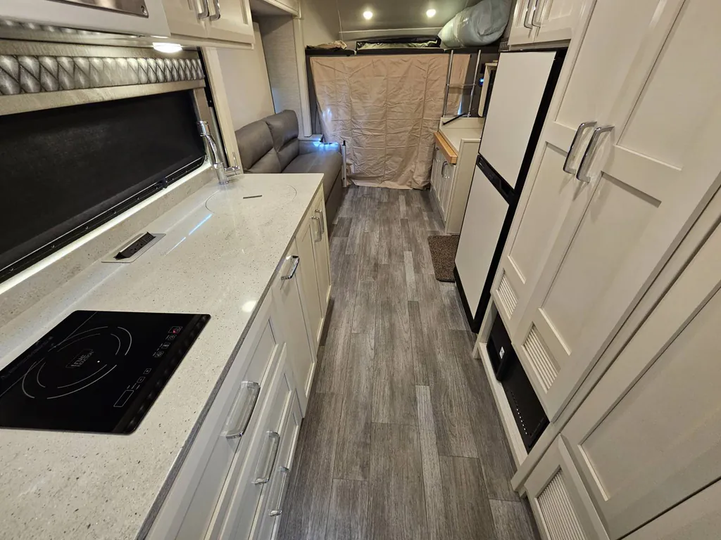 2023 Tiffin Wayfarer 25 JW, Photos photo 4