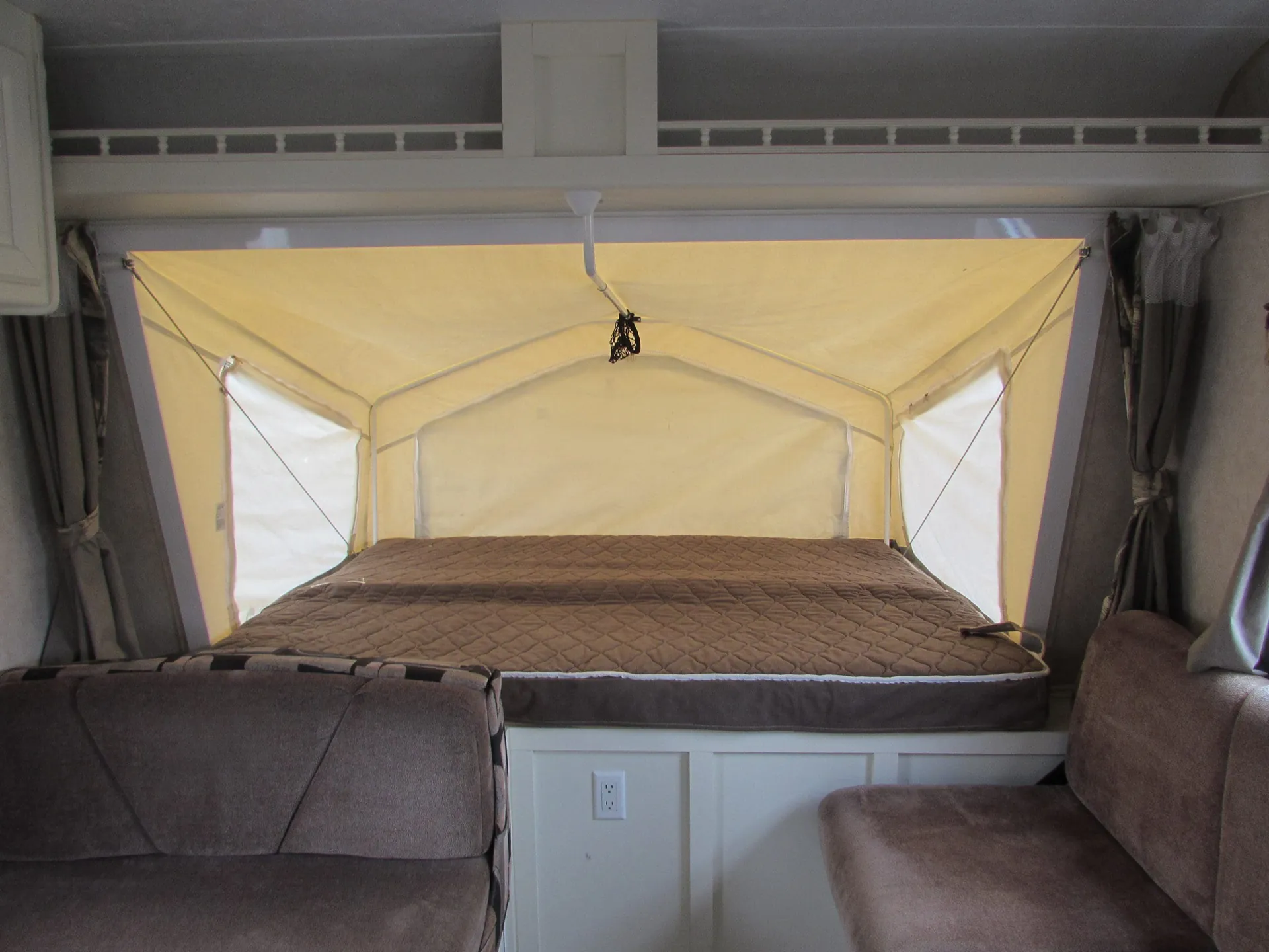 2009 Forest River Rockwood Roo 19 — Photo 7