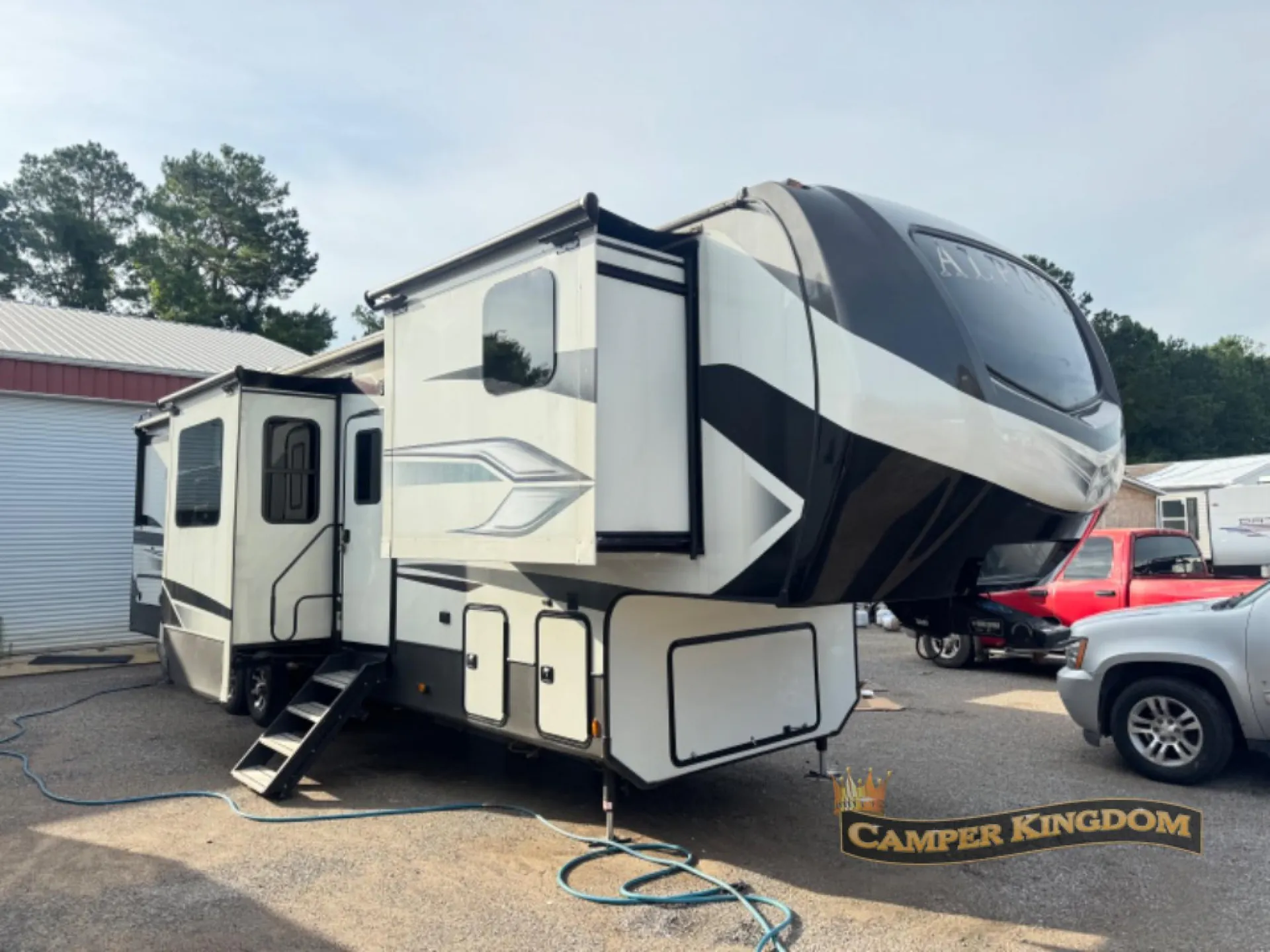 2022 Keystone Alpine 3790FK - Photo 2