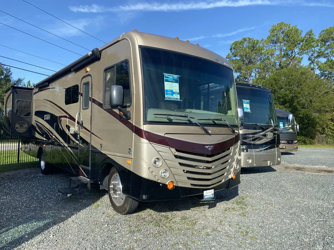2017 Fleetwood RV Storm 32A - Photo 2