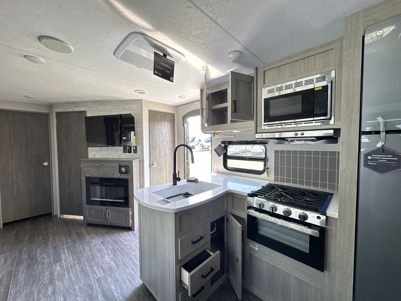 2026 Forest River Aurora 29TQS — Photo 5
