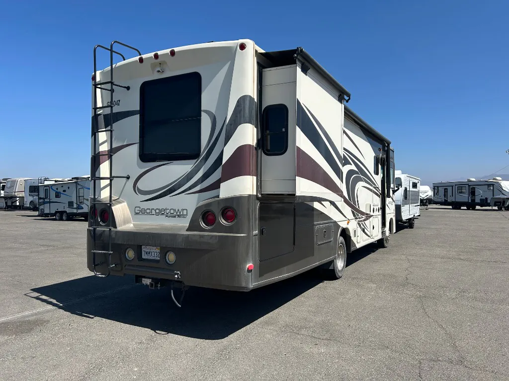2015 Forest River Georgetown 335DS - Photo 4