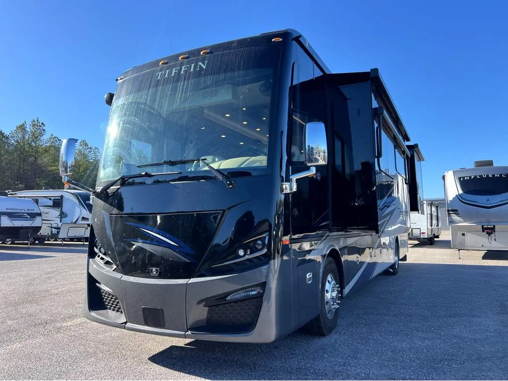 2025 Tiffin Phaeton 40 IH - Photo 3