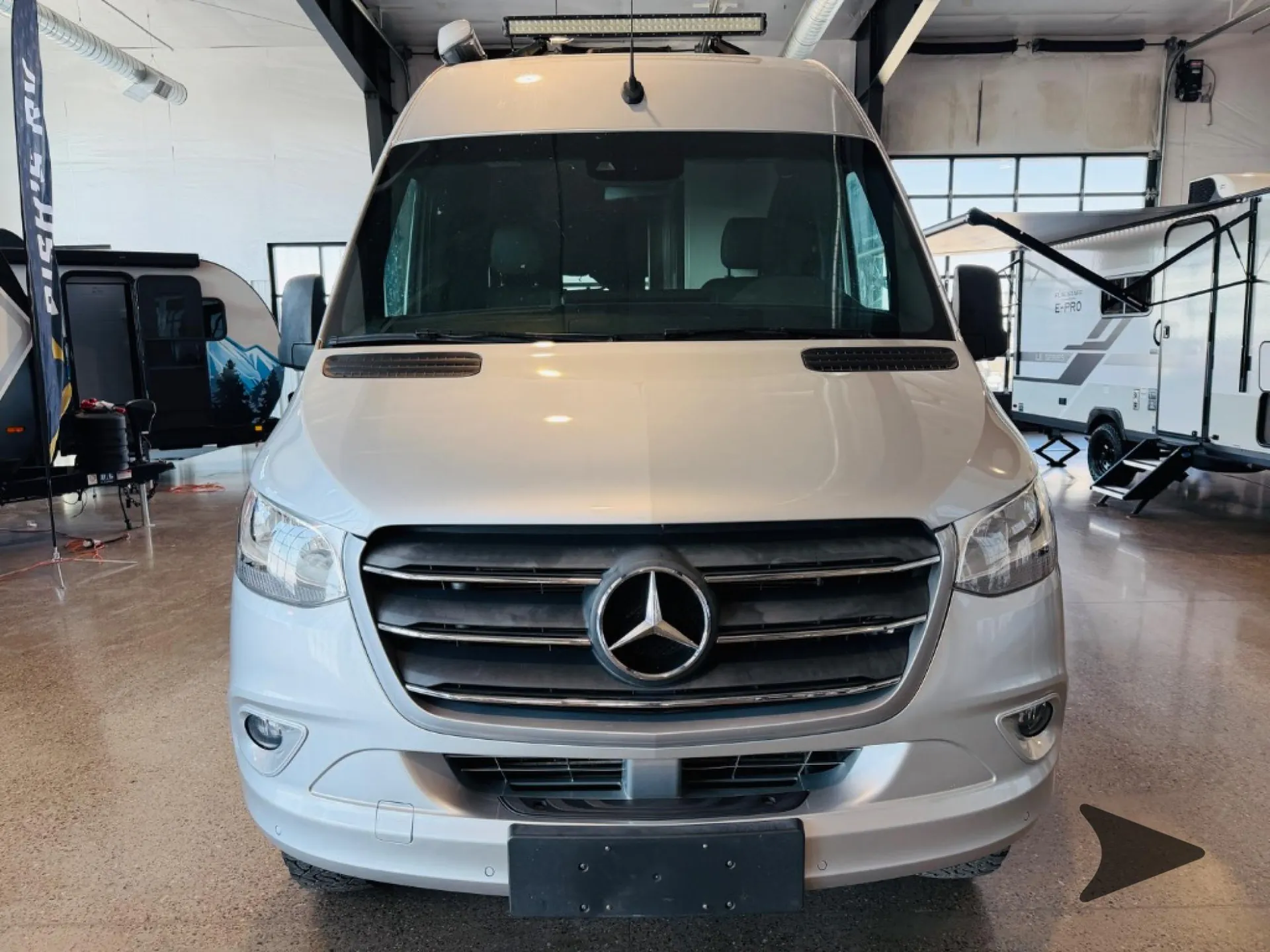2022 Thor Motor Coach Sanctuary 19P - Photo 3