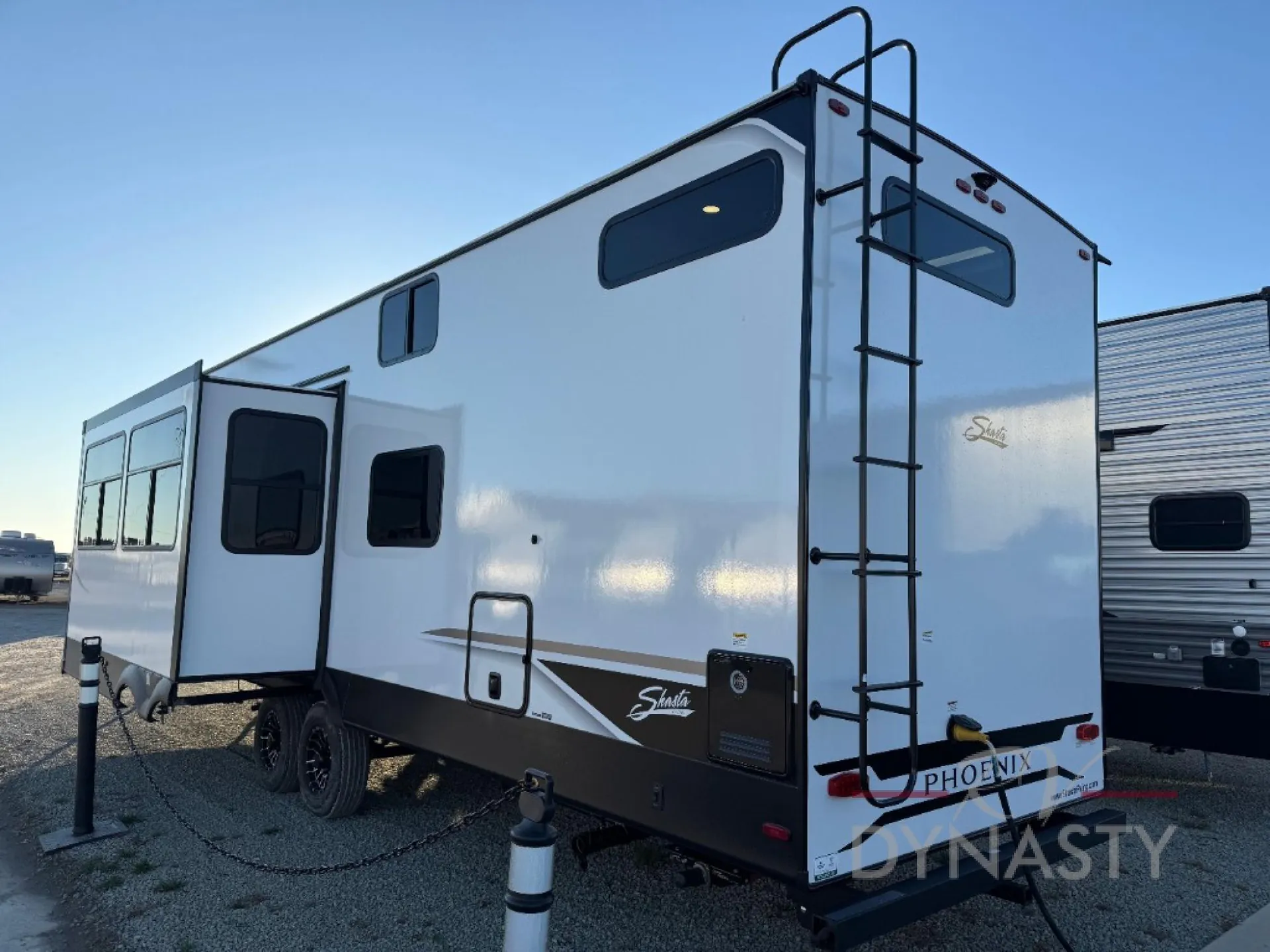 2026 Shasta RVs Phoenix 370BAF - Photo 4