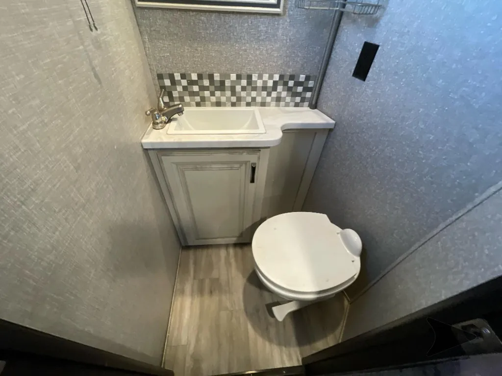 2023 Jayco Seismic Luxury Series 3815, Photos photo 32
