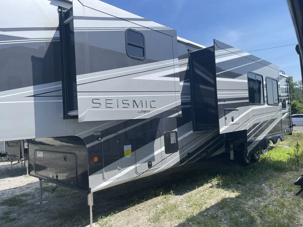2025 Jayco Seismic 413 - Photo 4