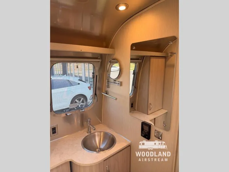 2026 Airstream Globetrotter 27FB - Photo 3